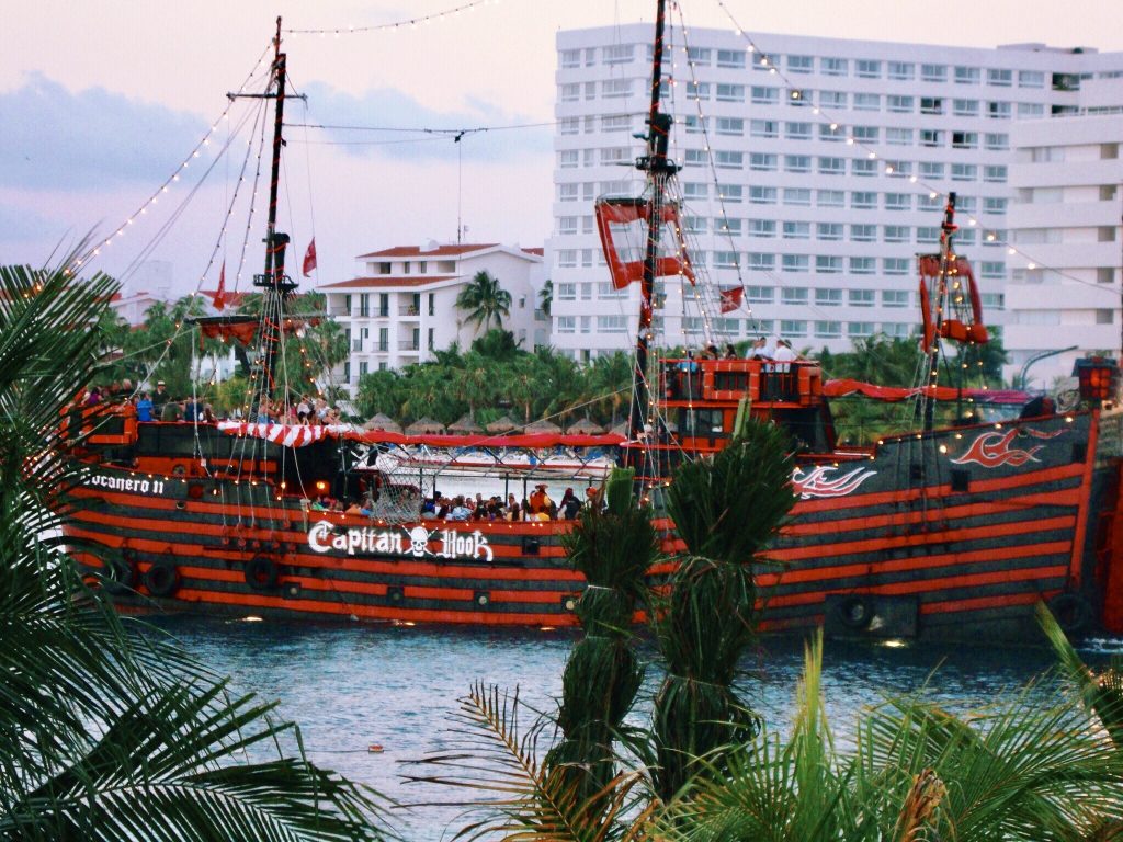 Captain Cook Cancun Mexico