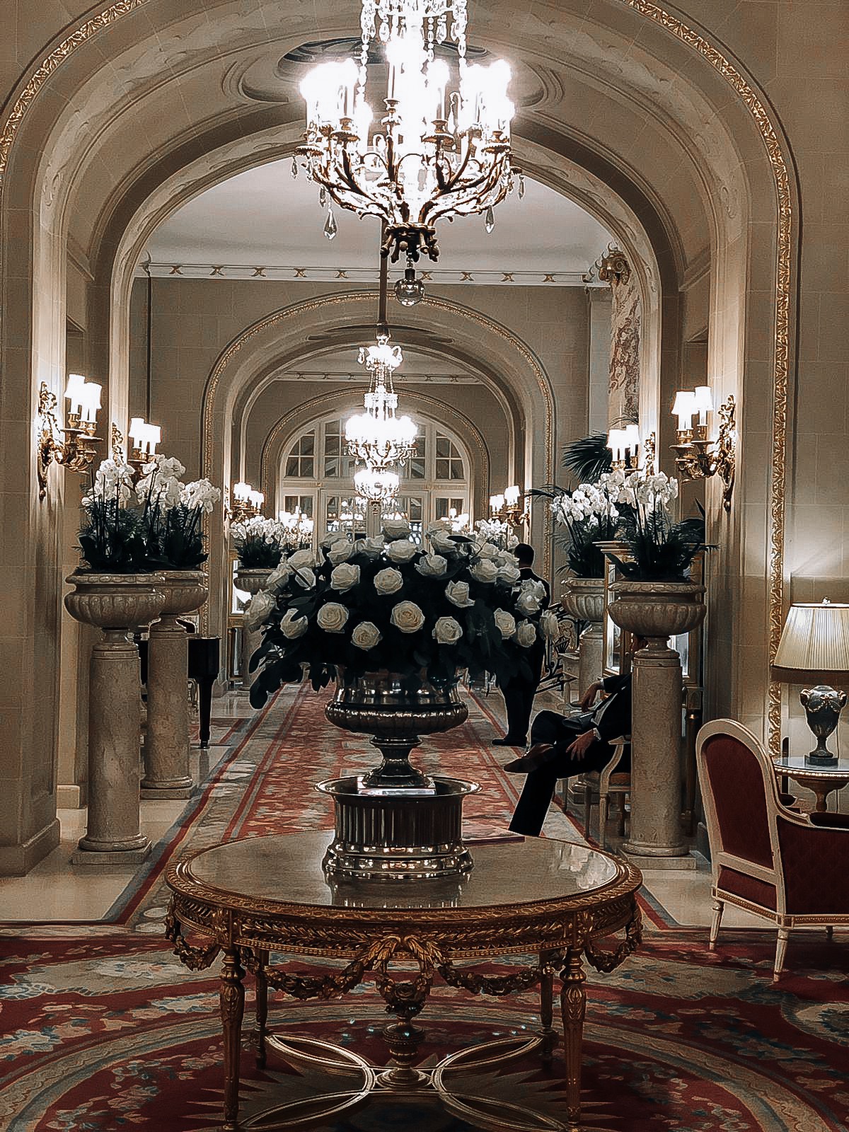 ELEGANT DUCHESS RITZ LONDON