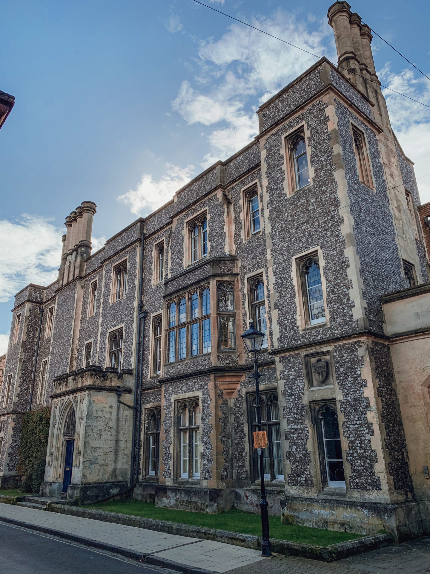 Winchester in England, perfect weekend away inspiration, holiday in the UK | Winchester College