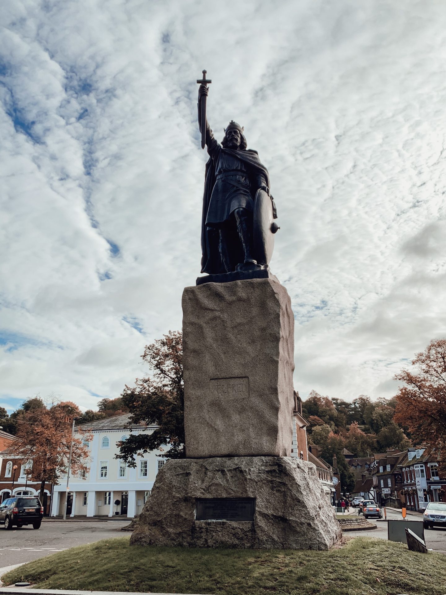 Winchester in England, perfect weekend away inspiration, holiday in the UK | KING ALFRED STATUE