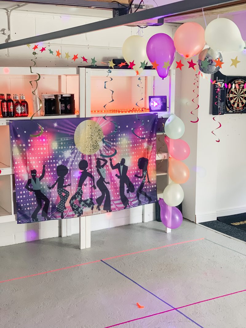 80&#039;s party, 80&#039;s decorations, 80&#039;s outfits, how to throw a party, epic party, party ideas, party themes