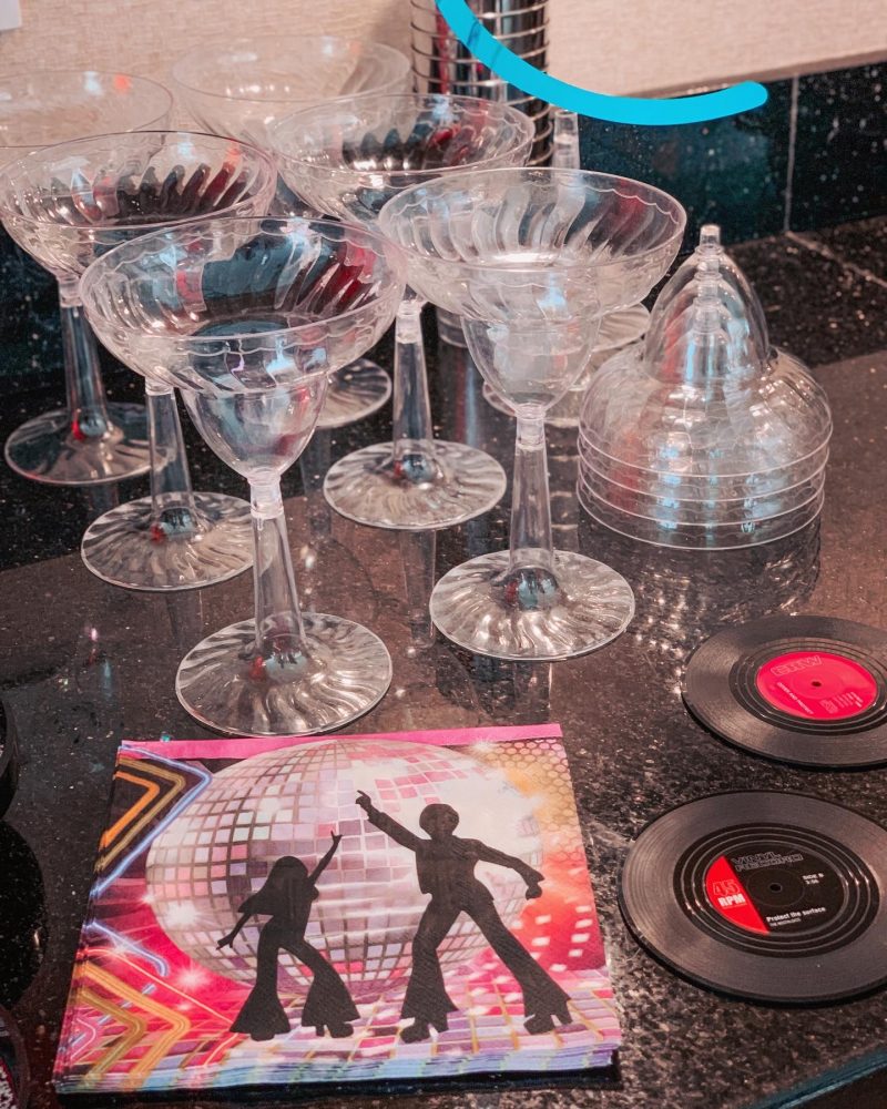 80&#039;s party, 80&#039;s decorations, 80&#039;s outfits, how to throw a party, epic party, party ideas, party themes