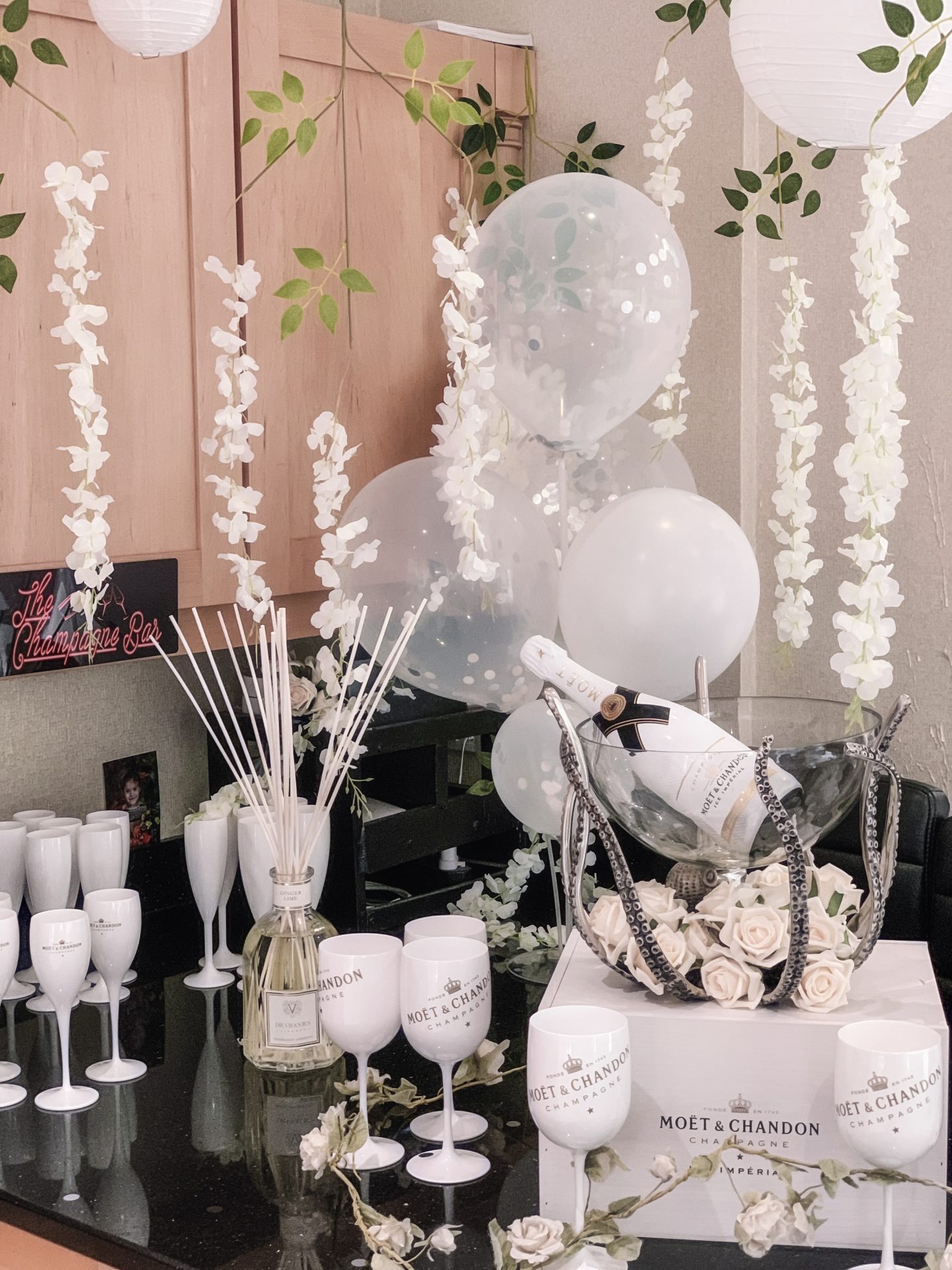 Party theme inspiration, events, party decorations, white themed party, summer party