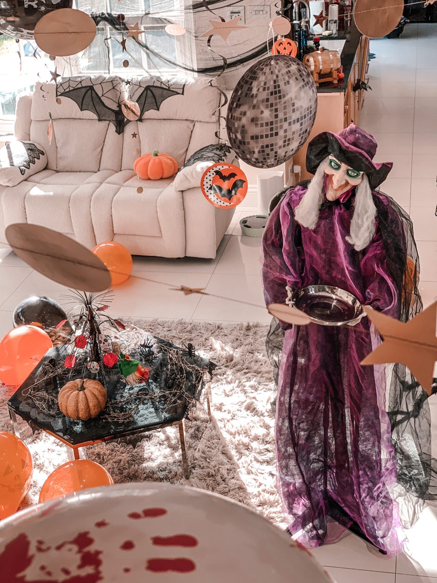 Halloween party, decorations and costume ideas