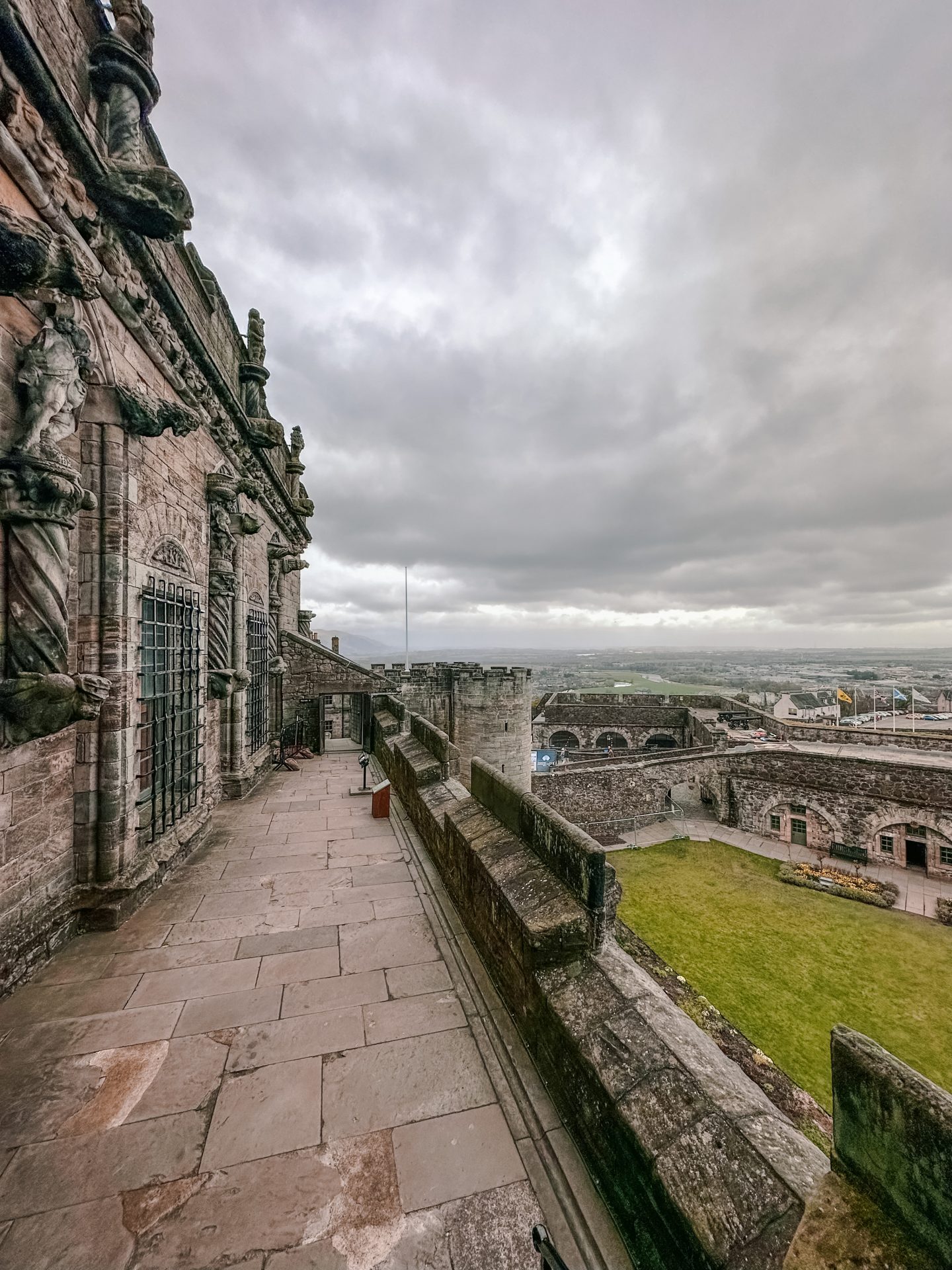 Stirling Castle with its Royal Palace, the Chapel Royal, the Regimental Museum and the Wallace Monument. Scotland, Stilring