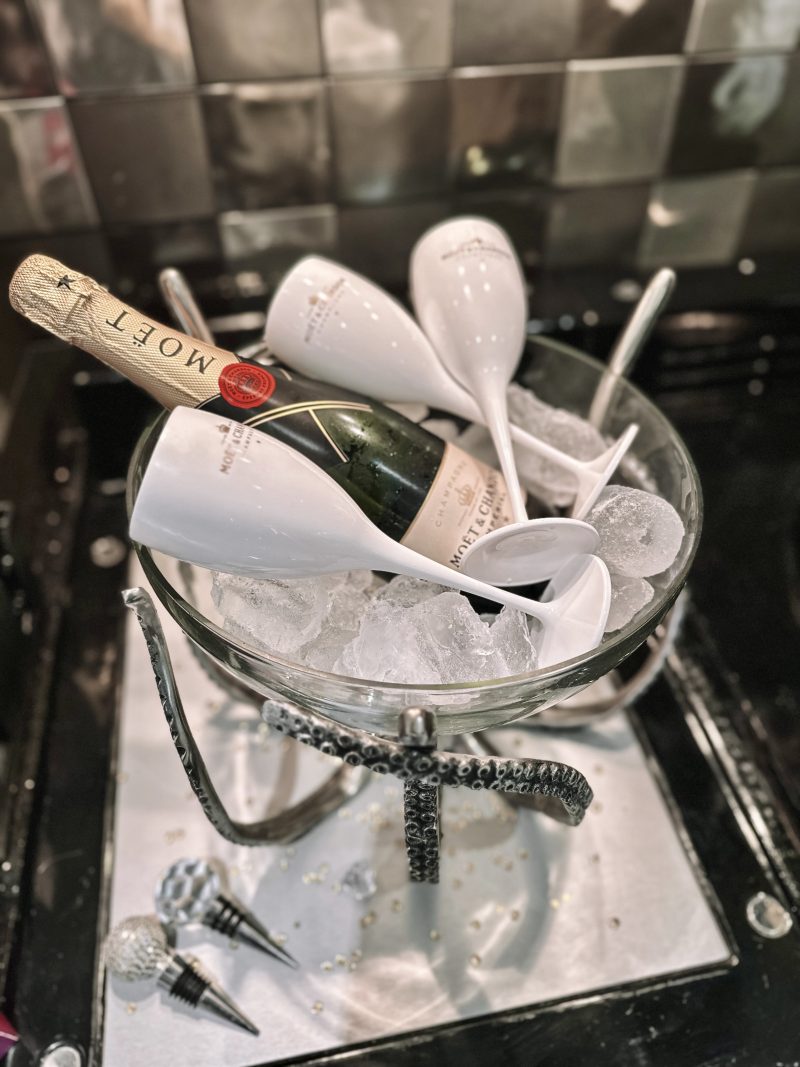 Party themes and idea - the Great Gatsby outfits, decorations, food, cocktails, entertainment, scents, diffusers