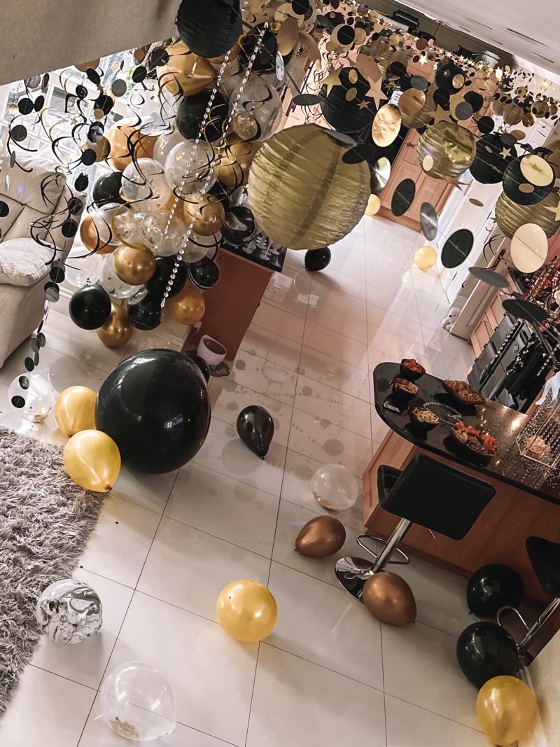 Party themes and idea - the Great Gatsby outfits, decorations, food, cocktails, entertainment, scents, diffusers