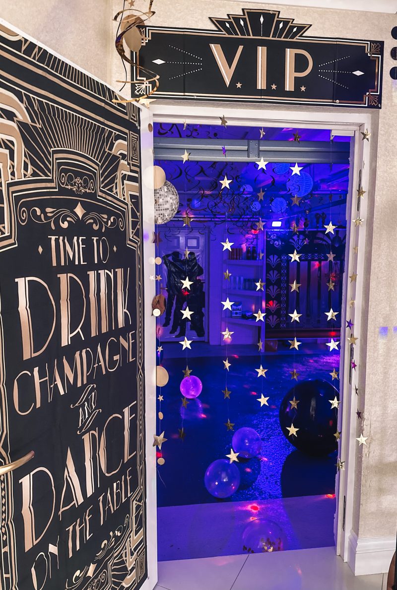 Party themes and idea - the Great Gatsby outfits, decorations, food, cocktails, entertainment, scents, diffusers