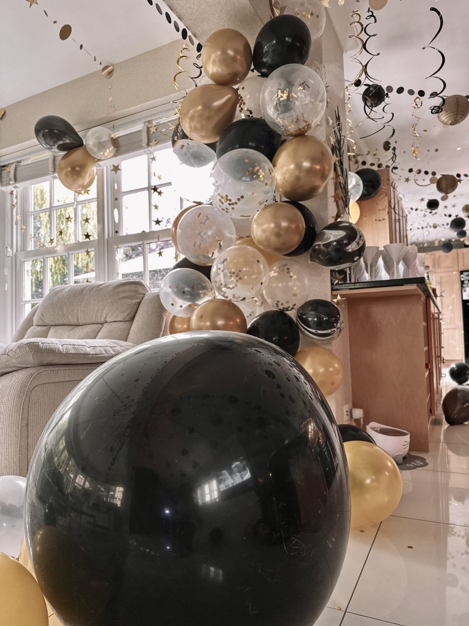 Party themes and idea - the Great Gatsby outfits, decorations, food, cocktails, entertainment, scents, diffusers