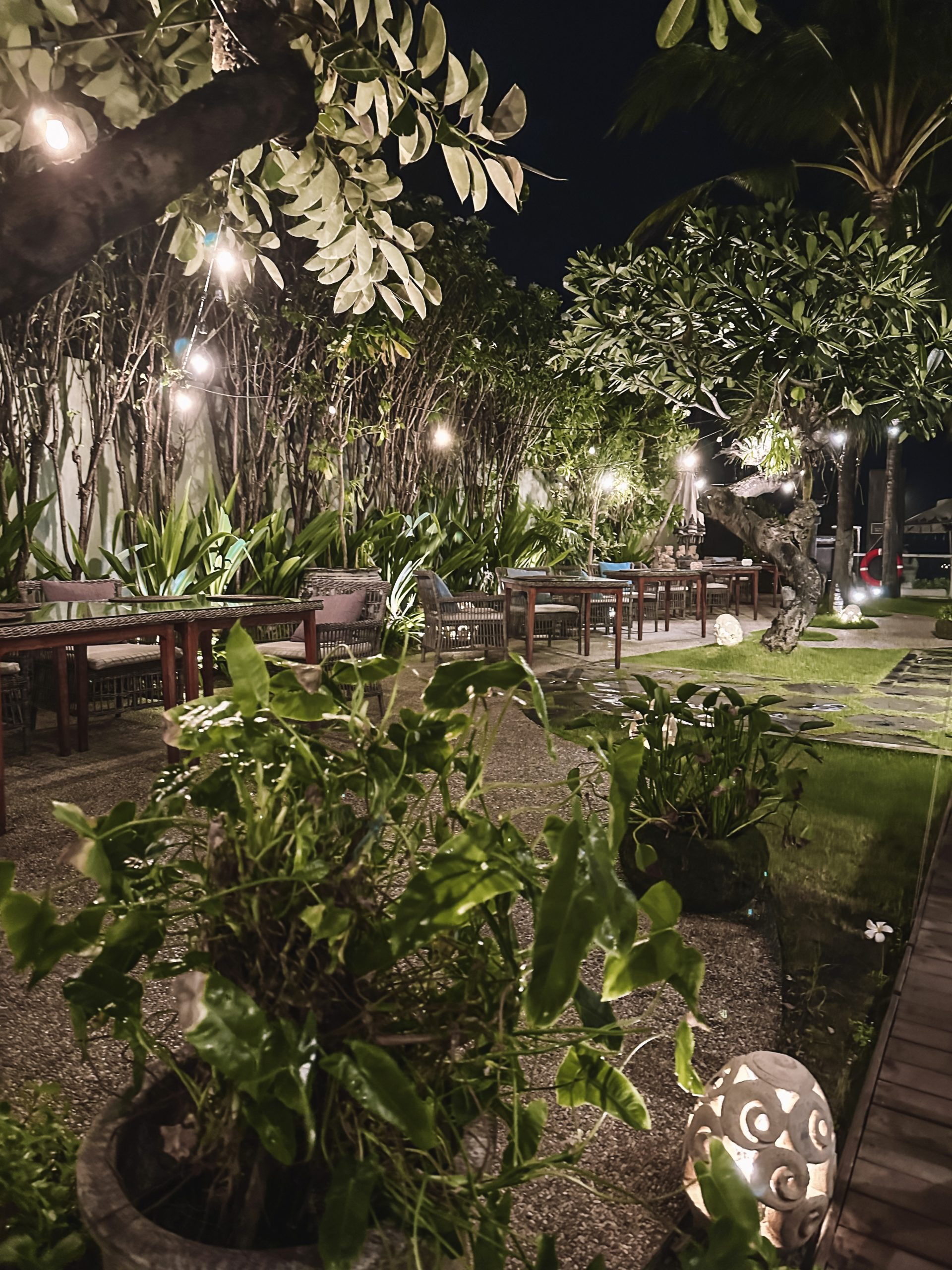 The Royal Purnama Boutique Hotel, Bali, Indonesia, The standing Stones restaurant