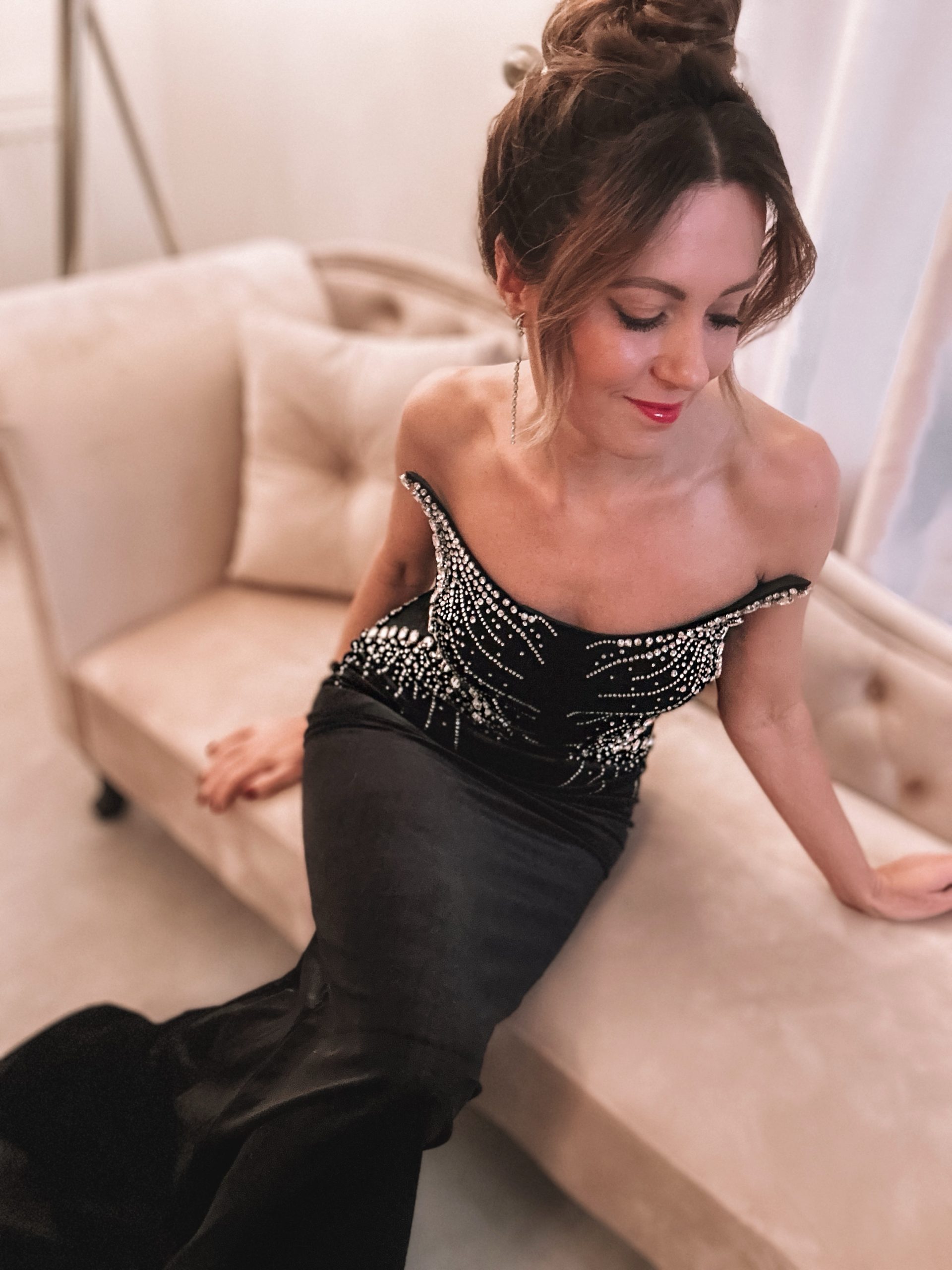 SHINE BRIGHT THIS HOLIDAY SEASON: 6 SPARKLY DRESSES TO DAZZLE IN STYLE