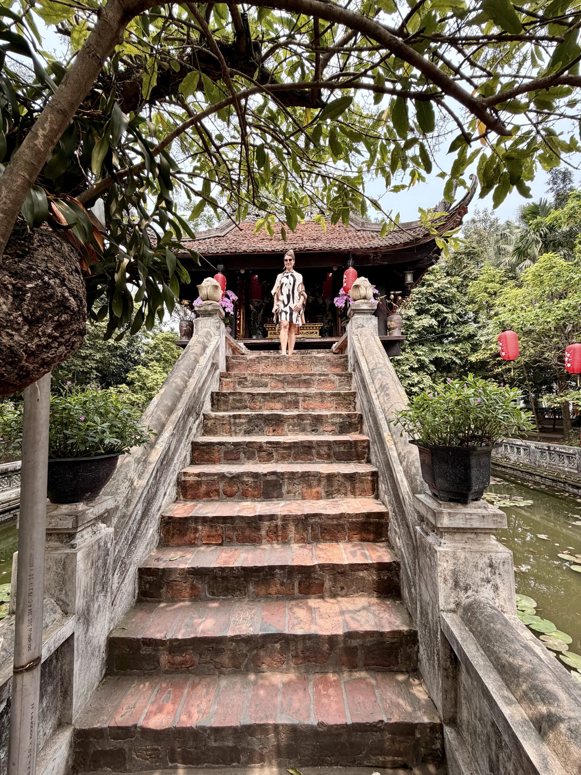 One Pillar Pagoda (Chùa Một Cột), Hanoi, Vietnam One Pillar Pagoda (Chùa Một Cột), Hanoi, Vietnam