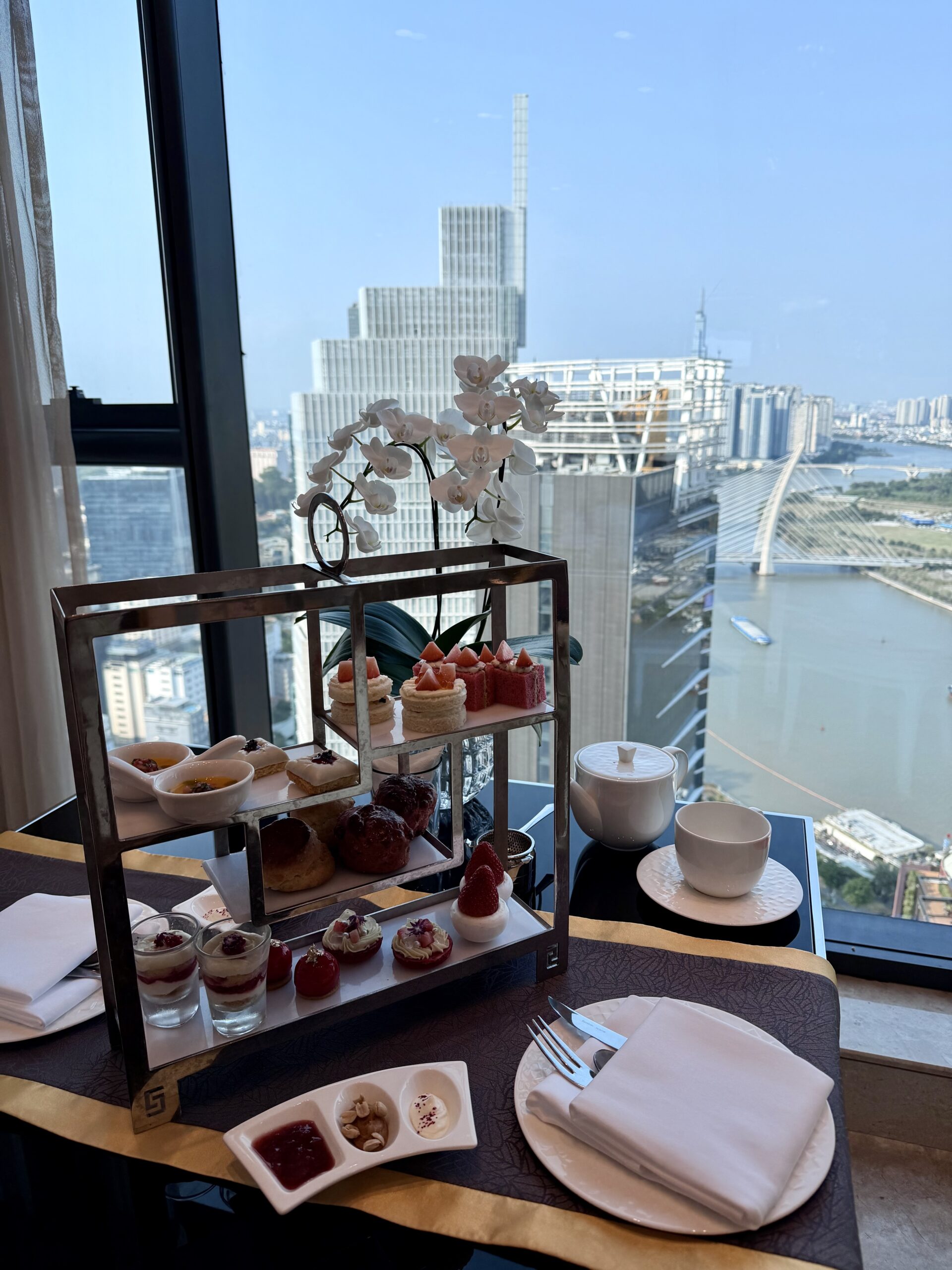 Club lounge at The Reverie Saigon offering breakfast, afternoon tea and evening cocktails Club lounge at The Reverie Saigon offering breakfast, afternoon tea and evening cocktails